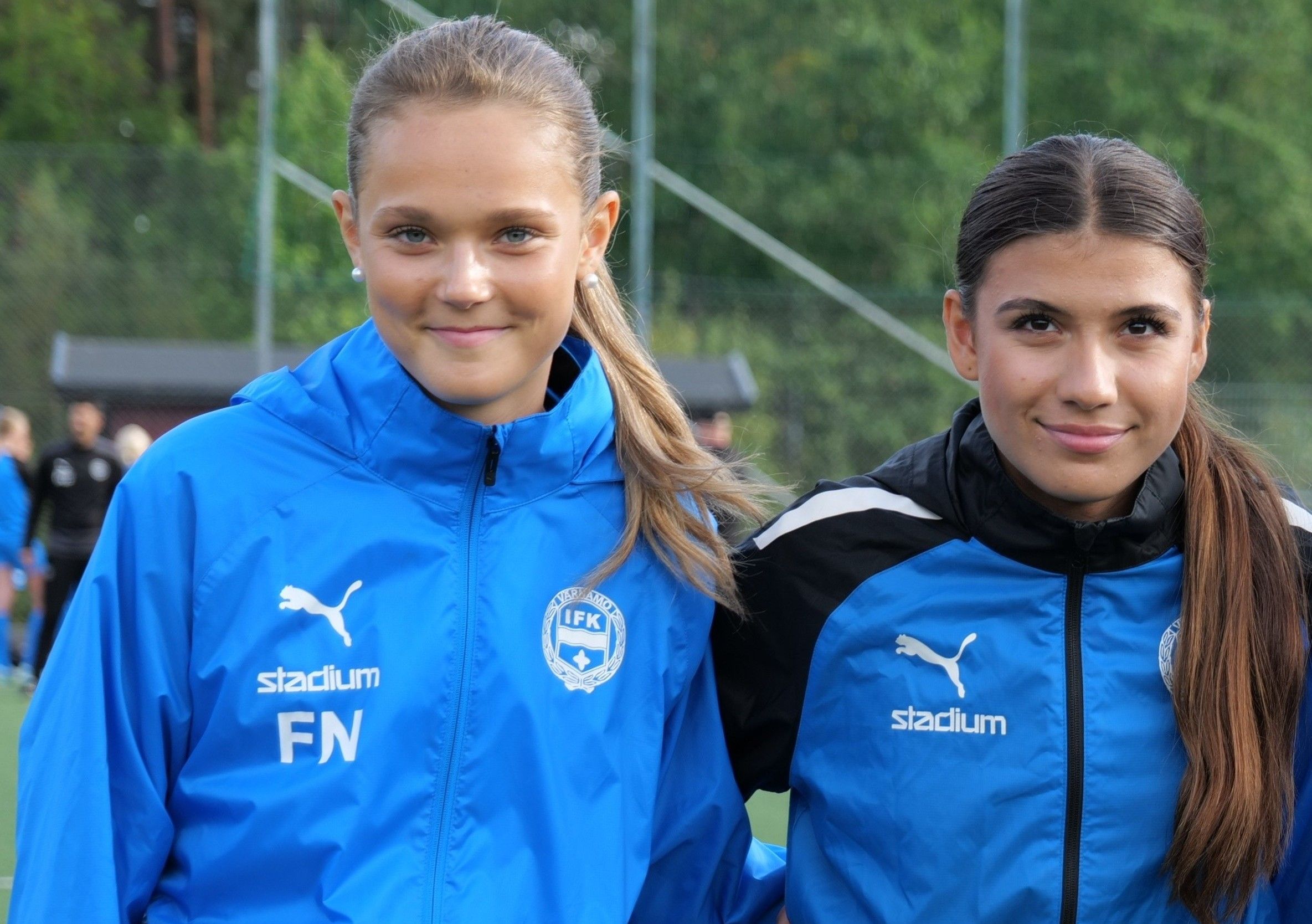 Fanny och Jasmine flyttas upp till damlaget!